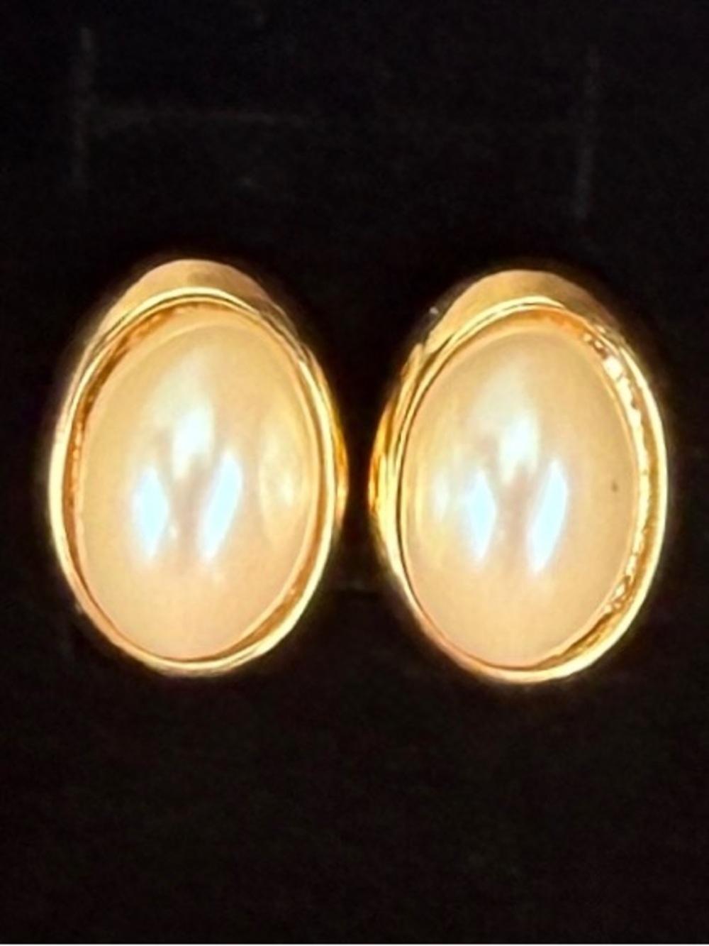 Vintage, goldtone, faux pearl clip on earrings